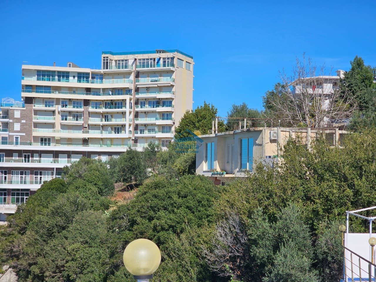 Hotel Modern Në Shitje Në Vlorë, Riviera Shqiptare. Ofron Pamje Mahnitëse Të Detit, Potencial Të Lartë Për Investim Dhe Kërkesë Të Fortë Turistike